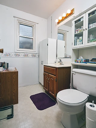 An image of a bathroom before renovation