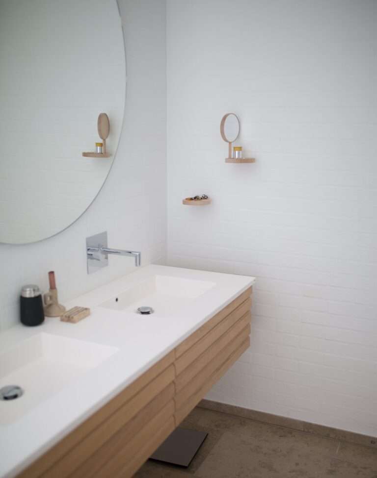An image of a bathroom with natural materials finishes